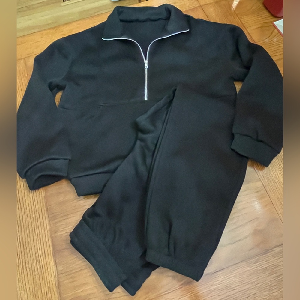Black Zip-Up Tracksuit 2 piece new


Poly cotton